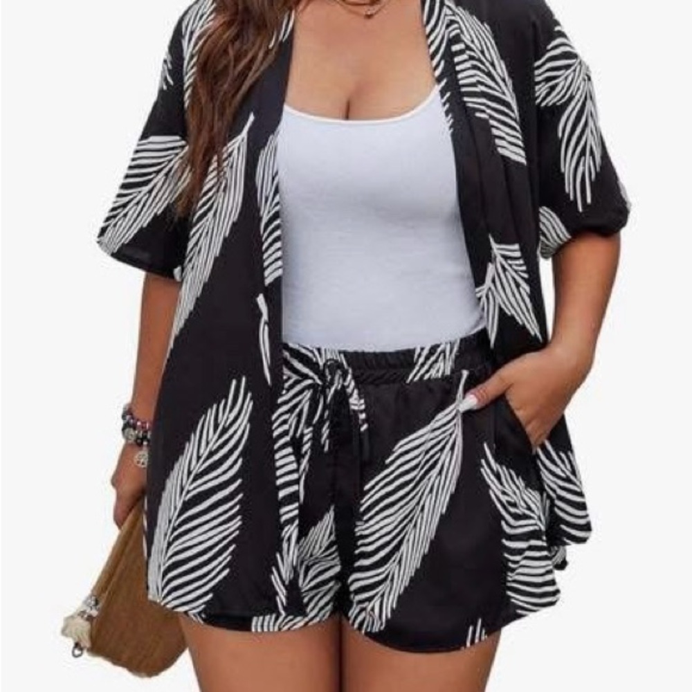 Amazon Black and White Leaf Pattern Kimono Set
